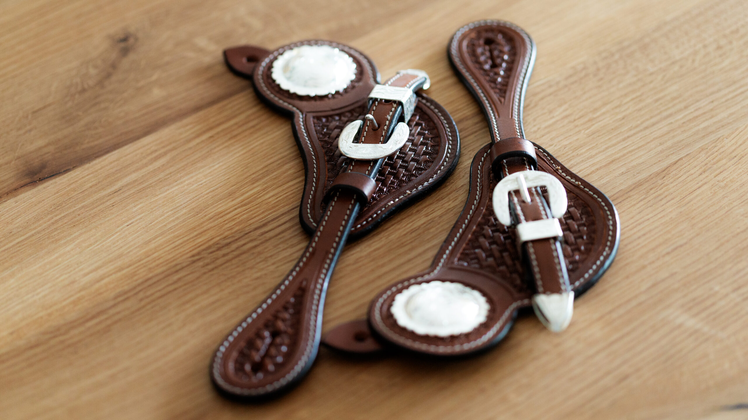 Sporenriemen Silver Buckle Set Großer Silver Concho US Leder – Bild 14