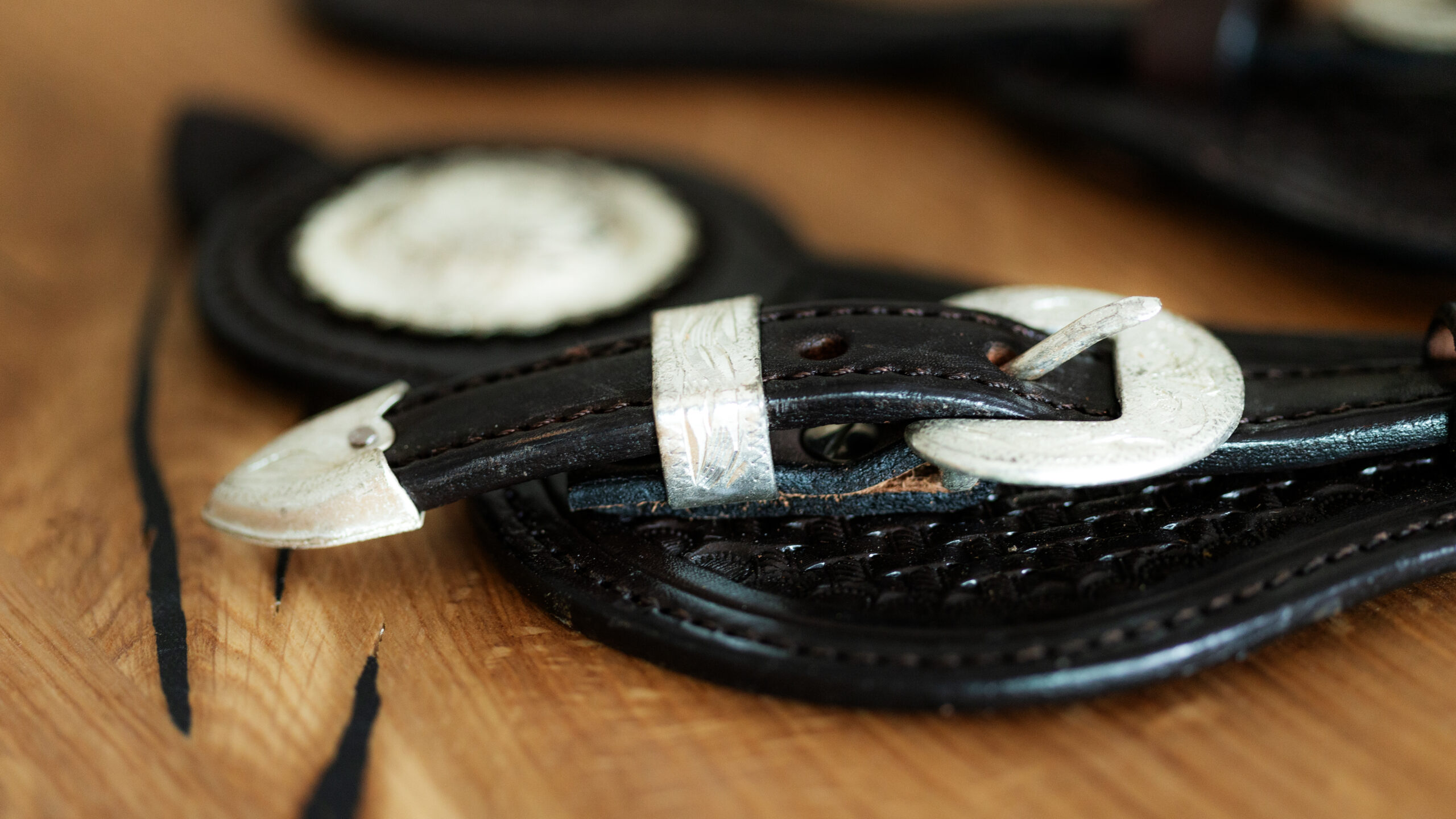 Sporenriemen Silver Buckle Set Großer Silver Concho US Leder – Bild 18