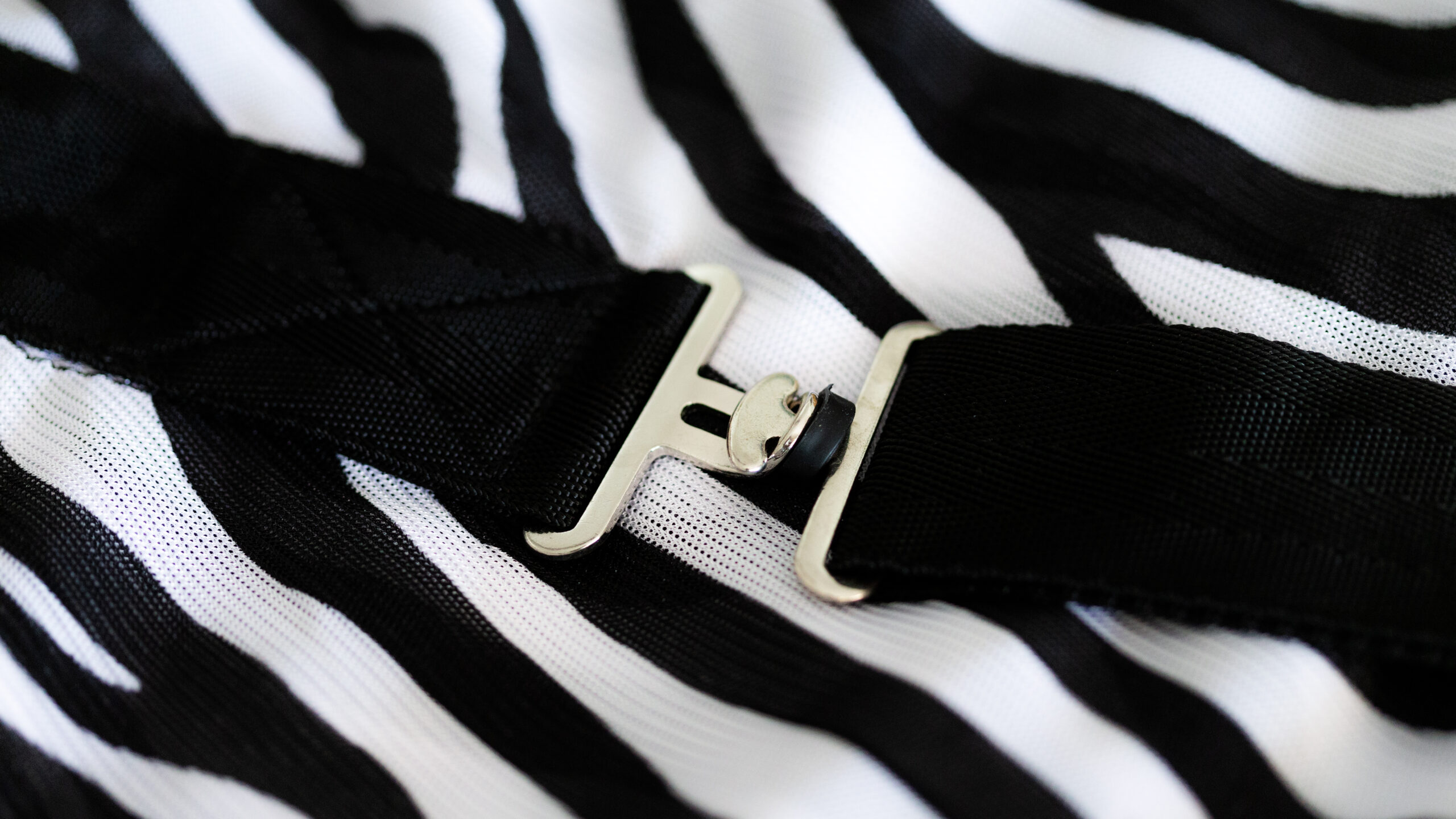 Fliegendecke mit Halsteil - ZEBRA Design – Bild 3